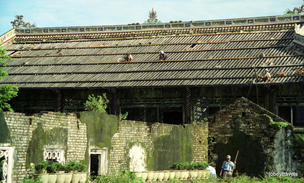 Hoạt động trùng tu tôn tạo ở Hoàng thành Huế.