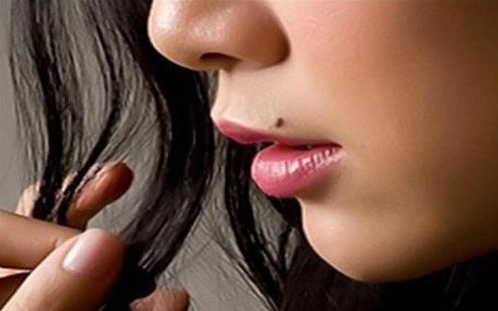 Số mệnh phú quý hơn người, đứa trẻ này là phúc tinh của cha mẹ, có thể giúp cho cha mẹ mình cả đời không phải lo cơm ăn áo mặc, cuộc sống no đủ, thậm chí là vinh hoa phú quý, cuộc đời an ổn, không phải trải qua sóng gió. 