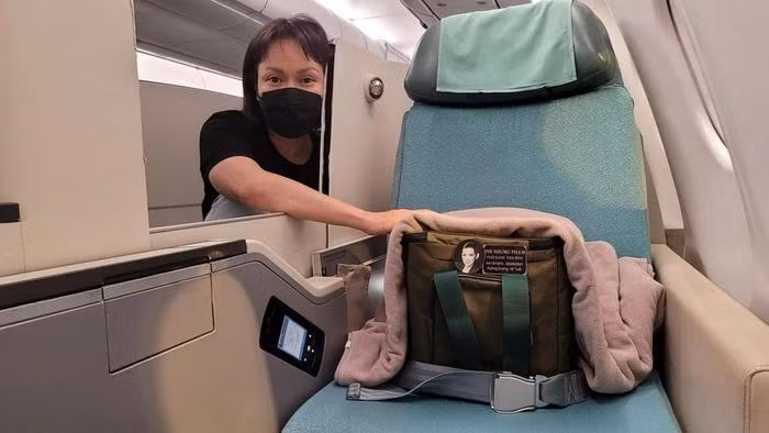 Viet Huong nhan Phi Nhung: '9 thang khong duoc an keo sam cua ba'