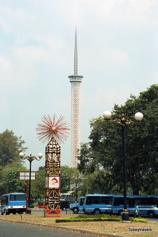 Tháp giáo đường của thánh đường Hồi giáo Istiqlal.