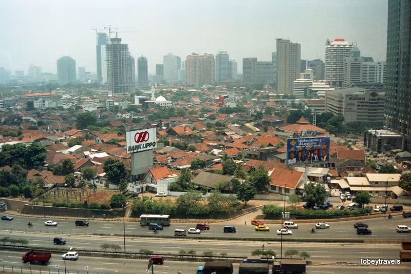 Một góc thành phố Jakarta nhìn từ khách sạn Hilton, Indonesia năm 1995. Ảnh: Tobeytravels Flickr.