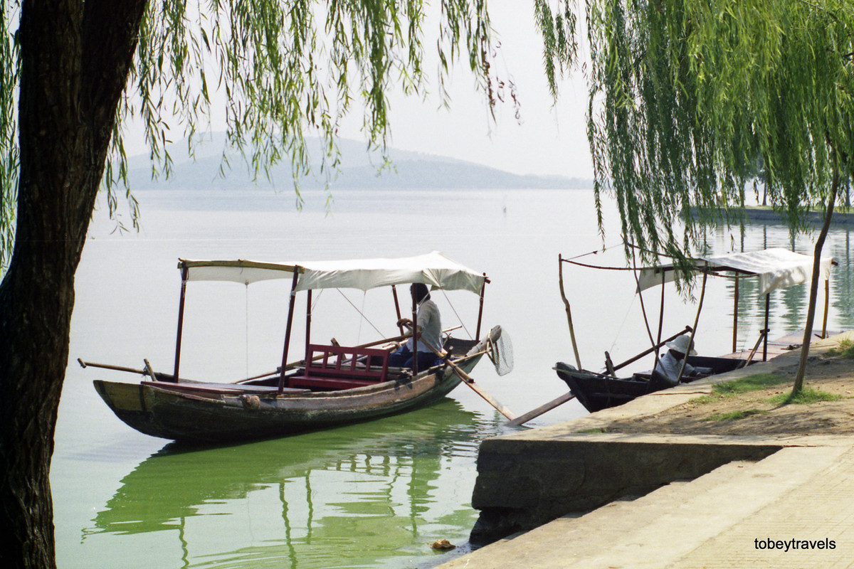 Bến thuyền ở Đông Hồ, thắng cảnh nổi tiếng Vũ Hán.