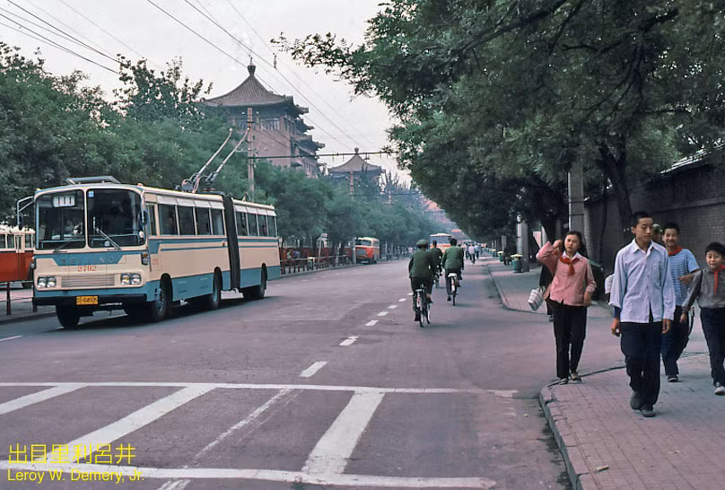 Xe buýt điện hoạt động gần Bắc An Môn.