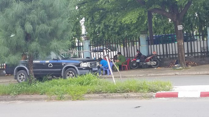 Nguoi dan ong tu vong bi an tren via he TP HCM