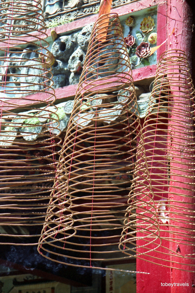 Trong chùa Bà Thiên Hậu.