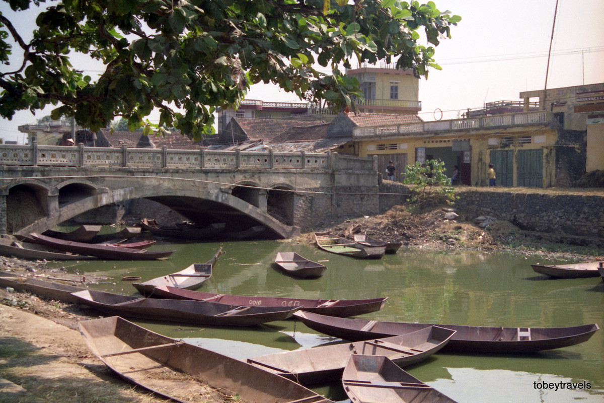 Bến Đục, nơi khởi đầu hành trình tham quan chùa Hương.