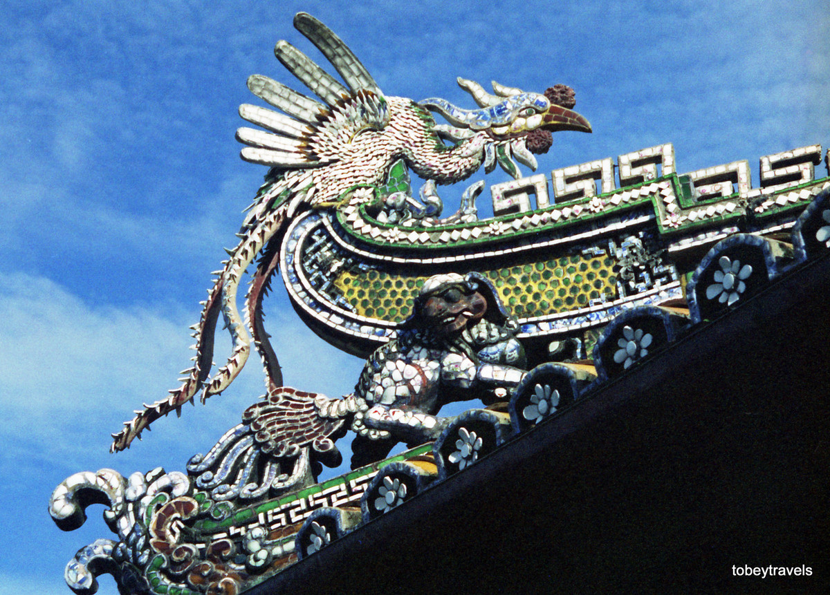 Chi tiết trang trí kiến trúc gây ấn tượng với các vị khách nước ngoài.