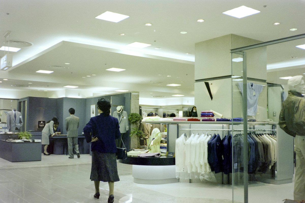 Bên trong bách hóa tổng hợp Daimaru, trung tâm Tokyo.