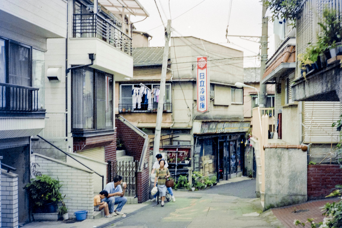 Khu dân cư gần ga Ikebukuro.