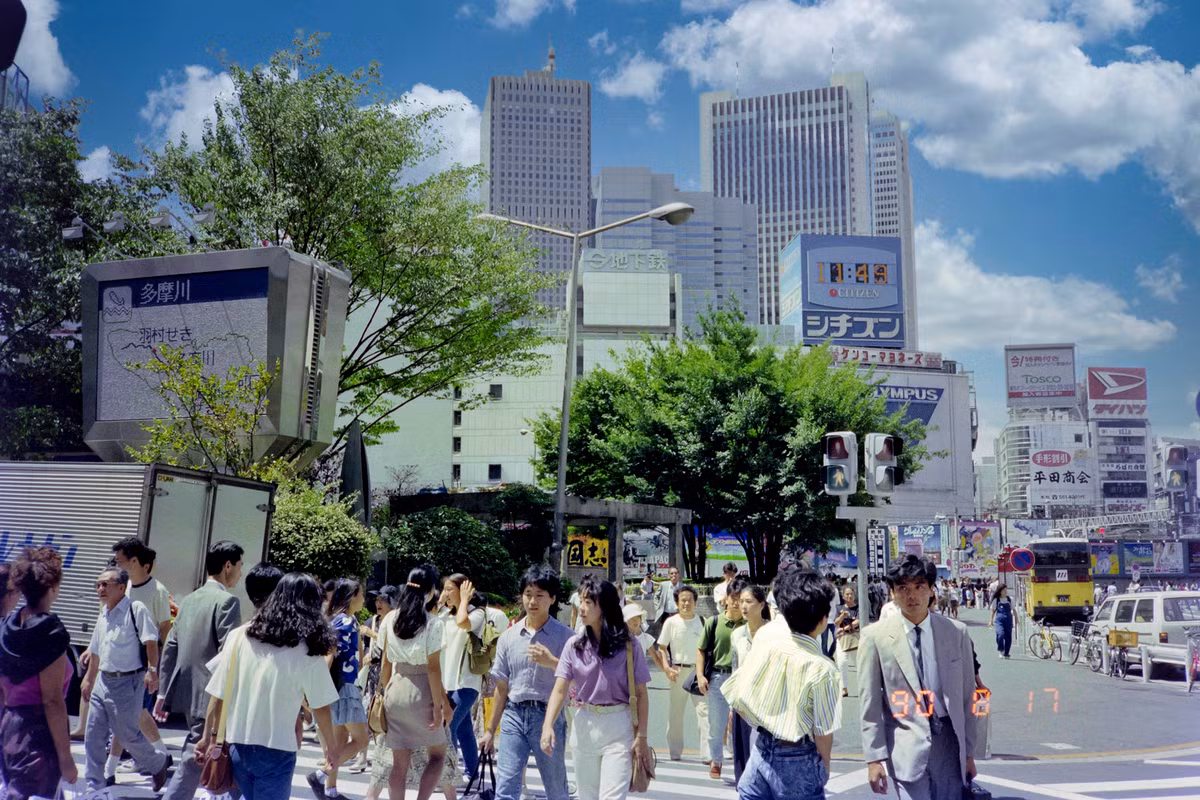 Những người trẻ tuổi ở khu phố thời thượng Shinjuku, Tokyo năm 1990. Ảnh: Jean-Marc Celinan Flickr.