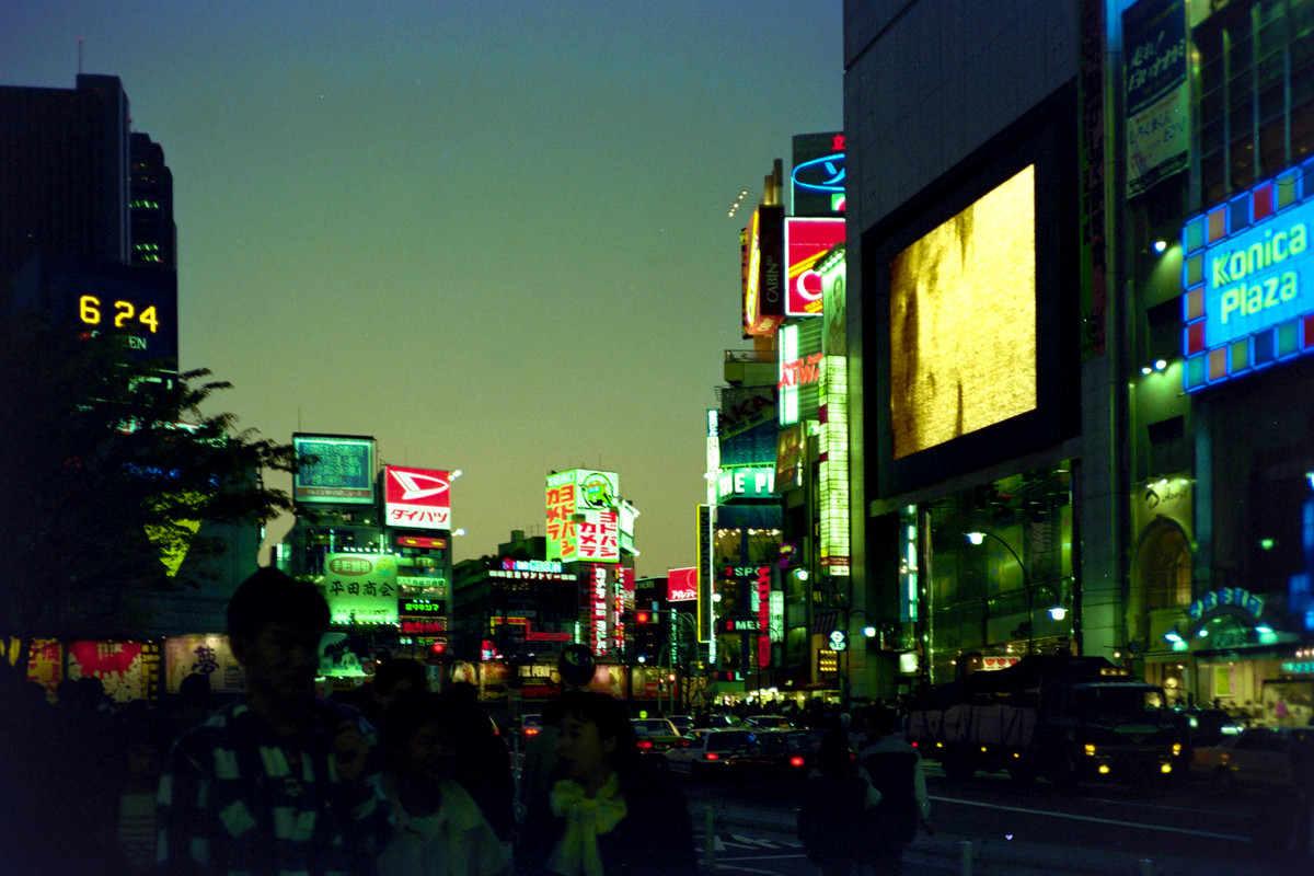 Ánh đèn đêm ở khu Shinjuku.