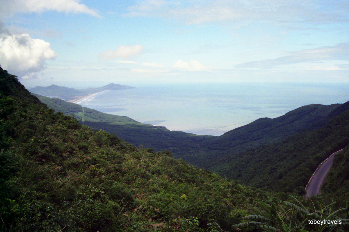 Phong cảnh trên đèo Hải Vân.