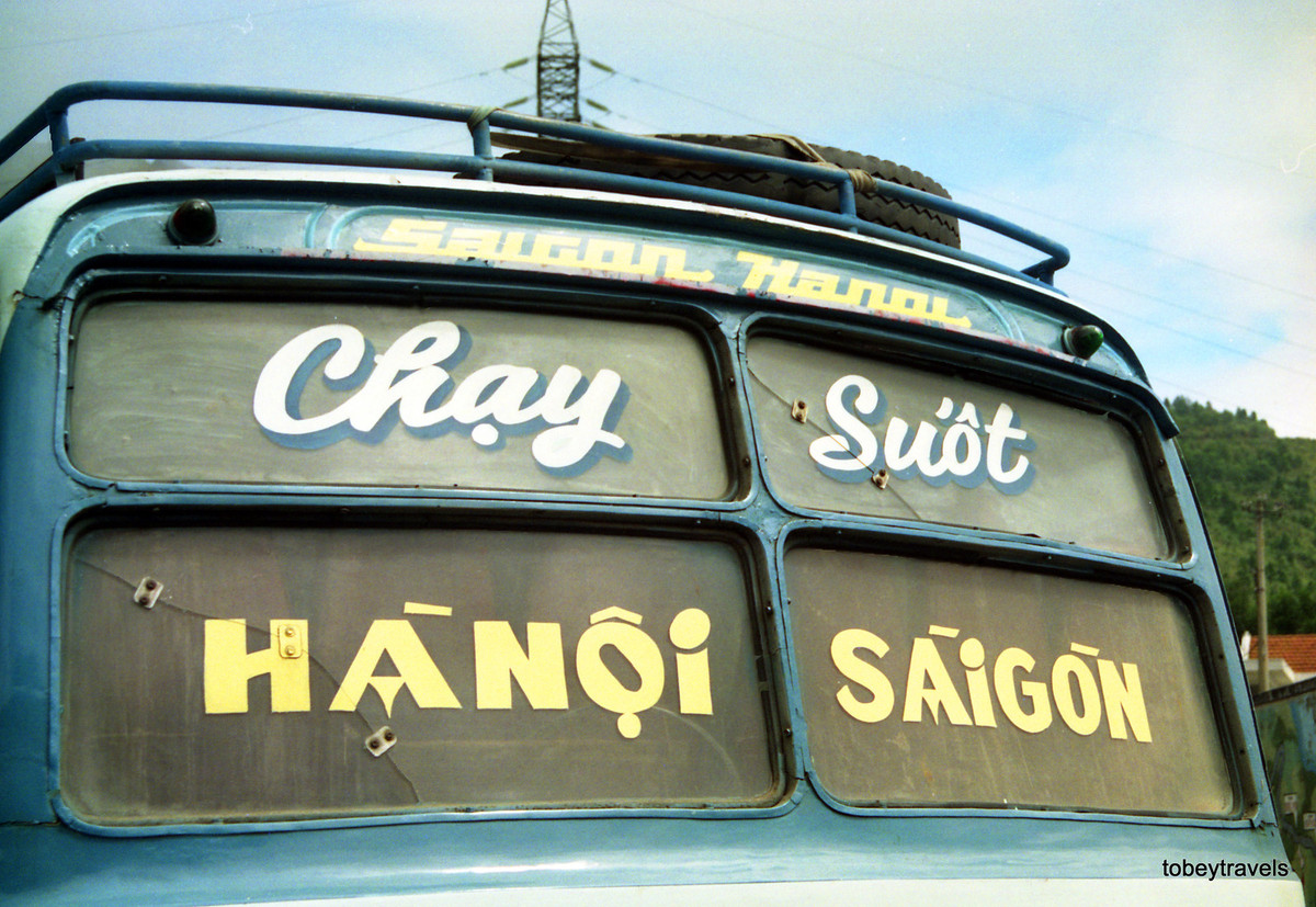 Xe khách tuyến Sài Gòn - Hà Nội chạy qua Đà Nẵng.