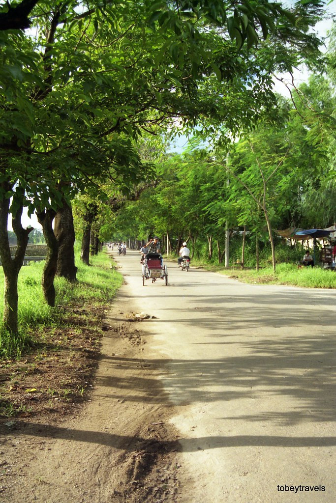 Con đường ở ngoại vi Nha Trang, trên hành trình từ Phan Rang đến Nha Trang.