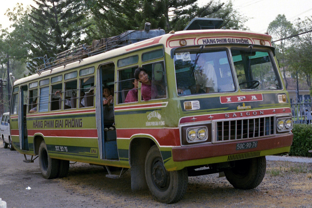 Xe IFA (Đông Đức) biển số 50C-90-76, thuộc sở hữu của Hãng phim Giải Phóng, 1990.