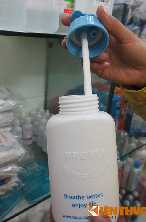  2. Tiêu dùng thông minh Chính vì đối tượng sử dụng loại bình rửa mũi này chủ yếu là trẻ em nên các bà nội trợ cần phải biết sử dụng cho thật hiệu quả và an toàn loại dụng cụ này. 