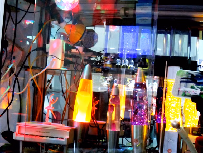 Bên cạnh đó, các món quà tặng Valentine 2014 tận dụng rất nhiều yếu tố ánh sáng của đèn Led để tạo các hiệu ứng hình ảnh, dòng chữ truyền tải thông điệp cũng được các bạn trẻ ưa chuộng trong mùa Valentine năm nay.