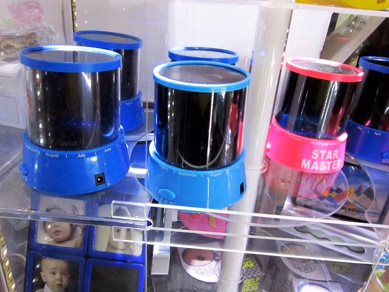 Trong ảnh là mẫu đèn LED phát sáng hình đang gây sốt với nhiều màu sắc lựa chọn.