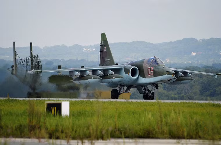 Trong ảnh là máy bay cường kích Sukhoi Su-25 tham gia cuộc tập trận.
