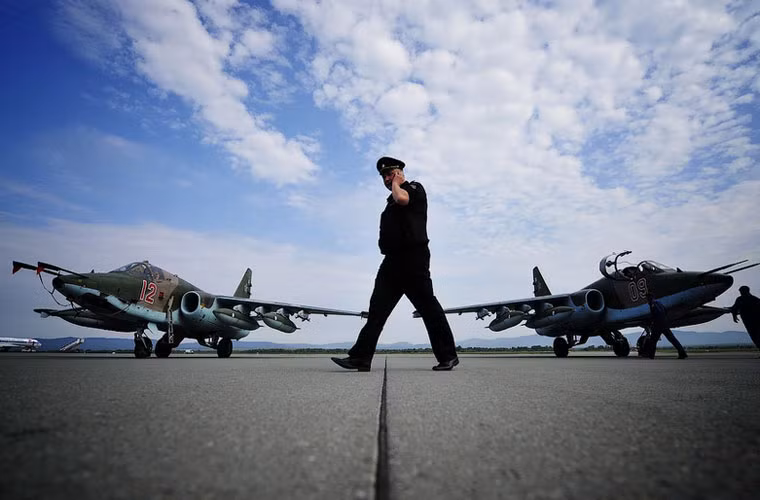 Chương trình tập trận Sứ mệnh Hòa bình 2014 bao gồm: bay 1.600km trên lãnh thổ Trung Quốc được tiếp nhiên liệu, chữa cháy, huấn luyện đổ bộ đường không, trinh sát trên không. Kết thúc, kíp lái Nga sẽ tham gia duyệt binh trên không cùng các nước khác.