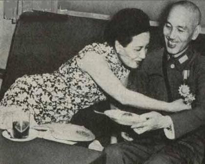 Ông cho biết, biệt thự Thổ Lâm trước trồng rất nhiều hoa đào, Tưởng Giới Thạch một ngày đặc biệt dặn dò chuyển hoa đào sang núi Dương Minh, và trồng hoa mai ở biệt thư, ở núi Giác Bản huyện Phục Hưng và ở khách sạn Dương Minh Sơn. Sau này mỗi dịp hoa mai nở, Tưởng Giới Thạch nhất định phải dành thời gian lên núi Giác Bản ngắm hoa, đồng thời mang một cành hoa đẹp nhất tặng đến thư phòng của Tống Mỹ Linh.