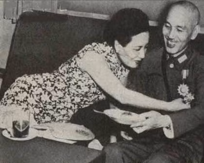 Ông cho biết, biệt thự Thổ Lâm trước trồng rất nhiều hoa đào, Tưởng Giới Thạch một ngày đặc biệt dặn dò chuyển hoa đào sang núi Dương Minh, và trồng hoa mai ở biệt thư, ở núi Giác Bản huyện Phục Hưng và ở khách sạn Dương Minh Sơn. Sau này mỗi dịp hoa mai nở, Tưởng Giới Thạch nhất định phải dành thời gian lên núi Giác Bản ngắm hoa, đồng thời mang một cành hoa đẹp nhất tặng đến thư phòng của Tống Mỹ Linh.