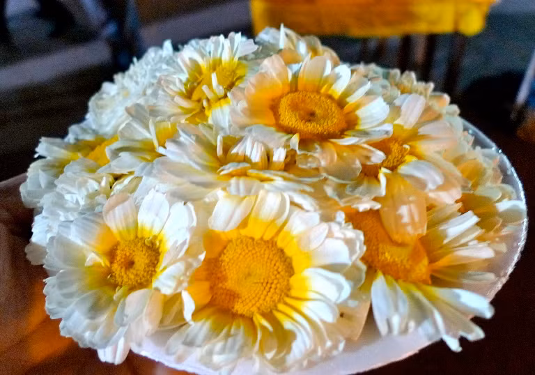 Làm những việc công ích xã hội, phục vụ cộng đồng tạo ra phước đức vô lượng.