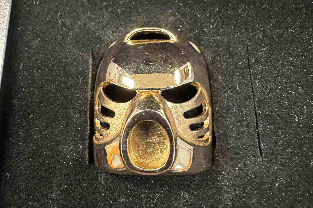 Manh Lego duoc mang dau gia ca nua ty