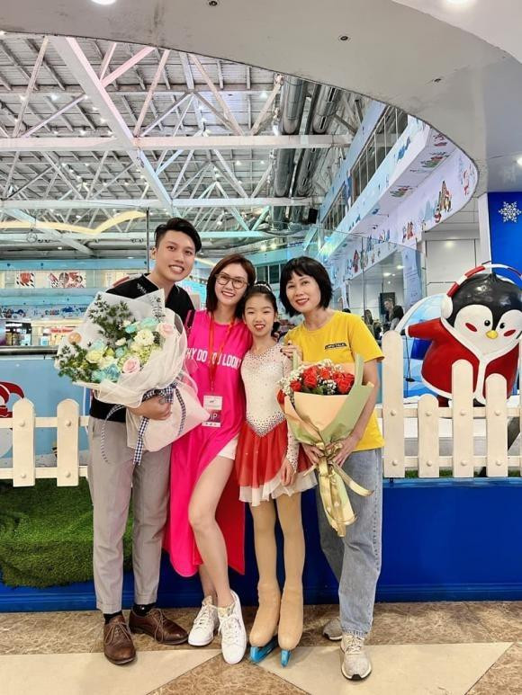 gười đẹp hạnh phúc vì có con gái giỏi giang, có gia đình ruột thịt ở bên hạnh phúc.