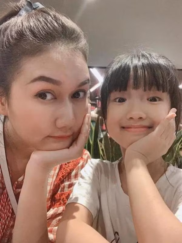 Nhiều người ngưỡng mộ về cách chăm sóc, dạy dỗ con gái của Hương Giang "mắt to", nhưng cô đều khiêm tốn cho rằng đó là những nỗ lực của con gái nhỏ.