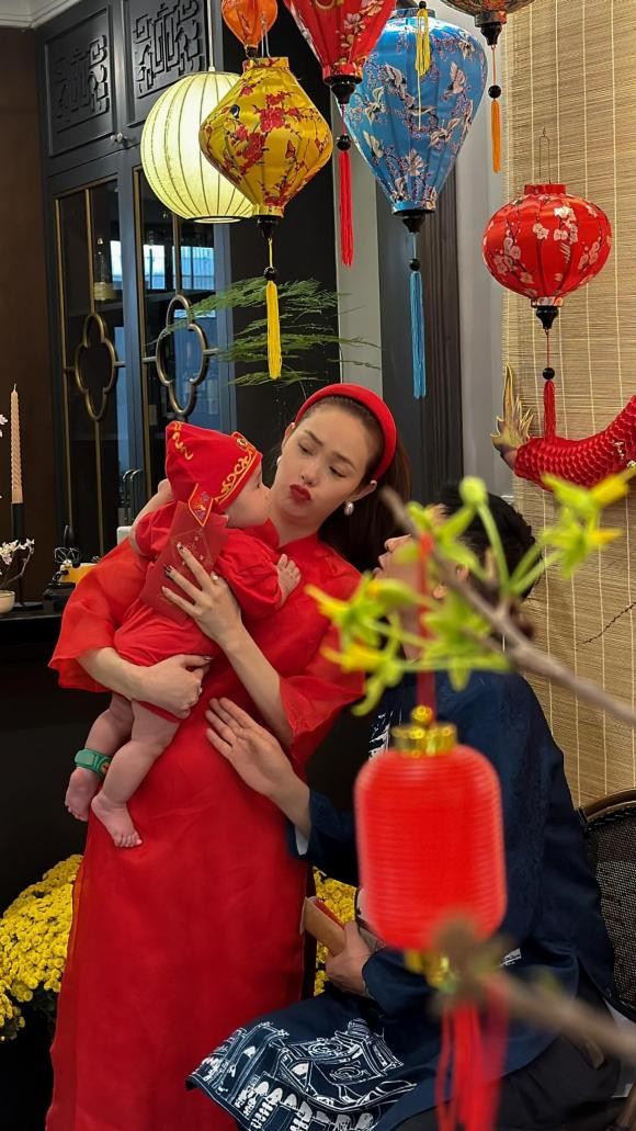 Minh Hằng đang rất hạnh phúc bên tổ ấm nhỏ của mình.