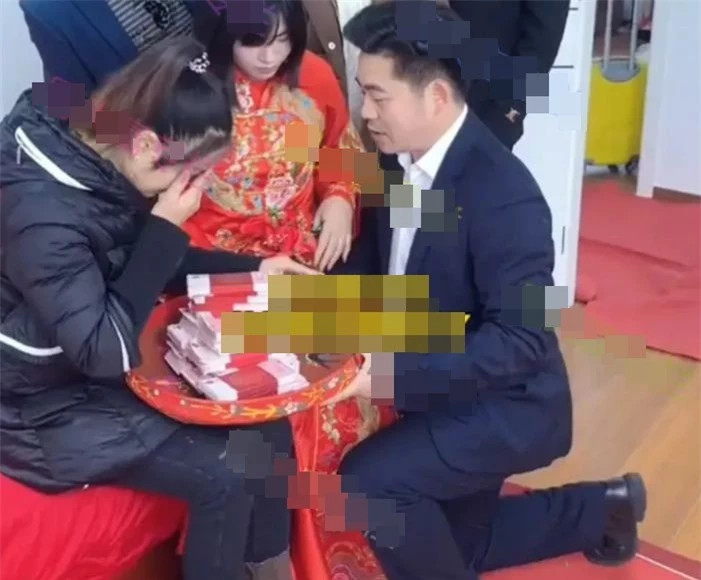 Me vo thach cuoi 170 trieu, con re lam dieu ai cung bat ngo-Hinh-2