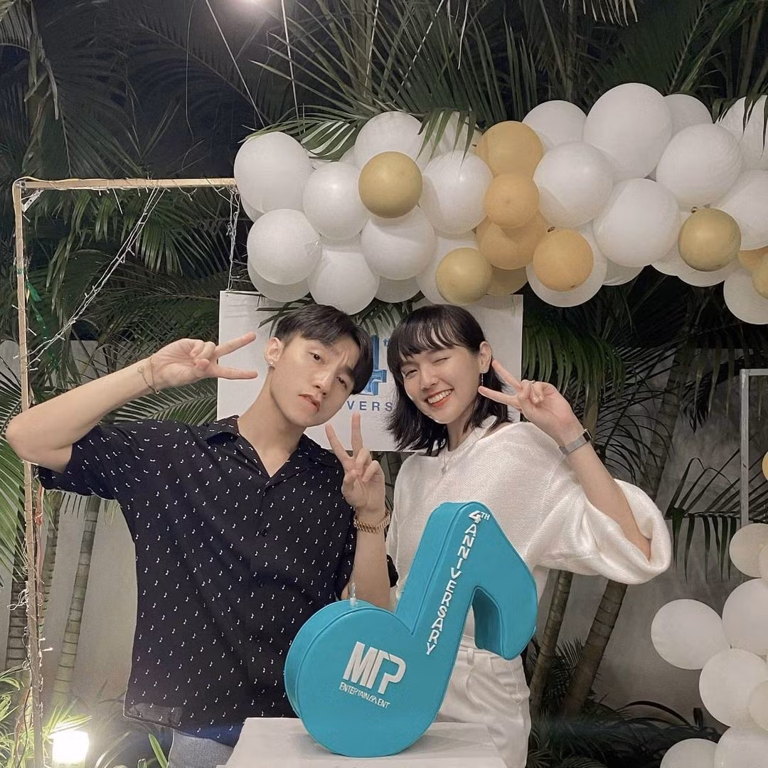 Ồn ào tình cảm với Sơn Tùng khiến Hải Tú hứng chịu nhiều chỉ trích. Có thời điểm, Hải Tú bị lập nhóm anti-fan, phải khóa trang cá nhân. Người trong cuộc không lên tiếng nhưng chỉ cần tên hai người đặt cạnh nhau, nhiều khán giả sẽ nhắc về lùm xùm này.