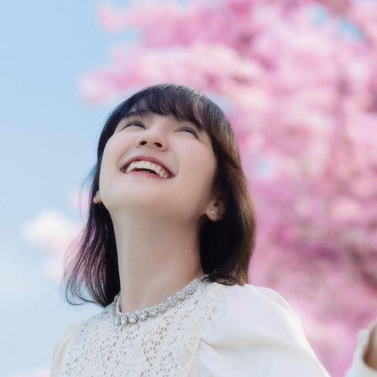 Hải Tú cách đây 4 năm, trong MV Chúng ta của hiện tại và MV Chúng ta của tương lai.