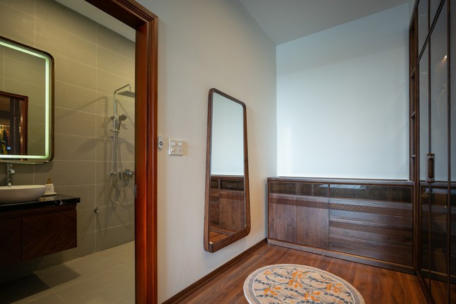 Đề cao chất lượng công trình Nắng House dùng dòng sơn ngoài trời chống bám bụi và tự làm sạch bề mặt tường, chống tia UV. Hệ cửa sử dụng nhôm nhập khẩu. Ưu tiên các thiết bị có độ bền cao và mẫu mã đẹp hiện đại.