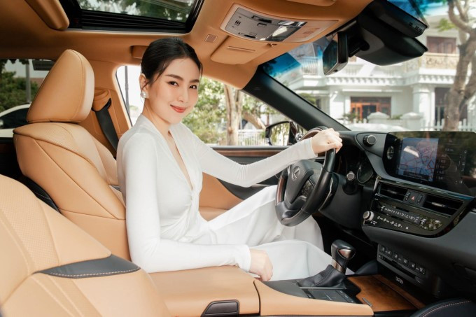 Hiện tại, ngoài công việc ở nhà đài, Mai Ngọc kinh doanh thời trang và khá thành công.