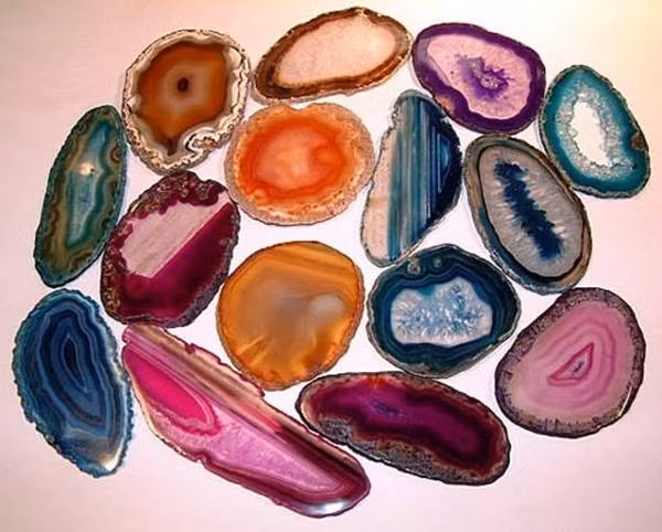 Nhẫn gắn mặt đá mã não làm cho người đàn ông trở nên quyến rũ hơn trong mắt phụ nữ.