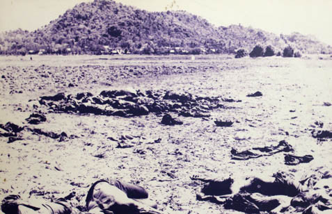 Cảnh tượng người vô tội bị Pol Pot giết hại.