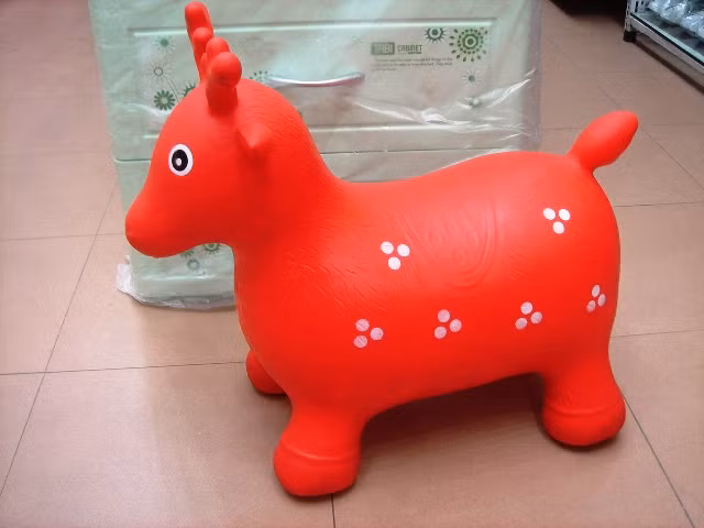 Các hợp chất Phthalate tiềm ẩn mối nguy hại cho con người nếu sử dụng quá mức cho phép, có thể gây ra hàng loạt các chứng bệnh ở con người và gây ngộ độc ở trẻ em. Tiếp xúc lâu dài, lượng phthalate tích tụ lớn còn có thể gây ung thư, hủy hoại thận, phá hủy hệ thống hormone của cơ thể. Một số hóa chất gốc phthalate ảnh hưởng đến nội tiết đã được xác định là dibutylphtalate (DBP). Đối với trẻ em, khi tiếp xúc hỗn hợp hóa chất này nguy cơ rất cao mắc các bệnh về hen suyễn và dị ứng.