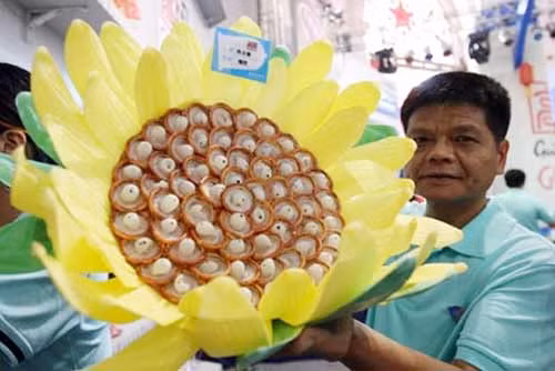 Bó hoa bao cao su sẽ khiến người nhận bất ngờ thích thú