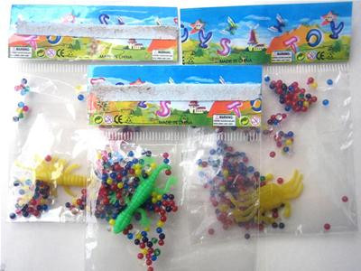 Khi ở dạng cứng, hạt nở sẽ rất nguy hiểm cho trẻ nếu rơi vào mắt, gây viêm giác mạc, chưa kể những viên bi lấp lánh xinh xắn này làm trẻ dễ bỏ vào miệng nhai.