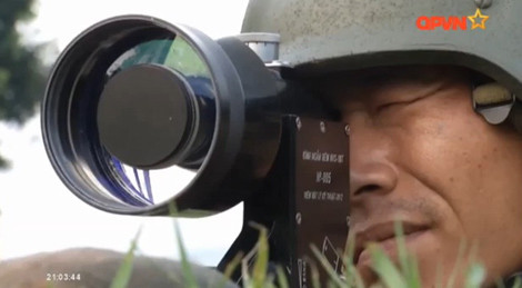 Kính ngắm NVF-1BT có tính năng đương loại do nước ngoài sản xuất.