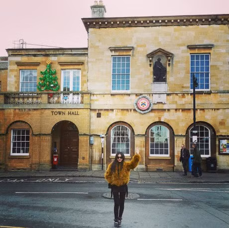 Cô khoe bức hình chụp tại London.