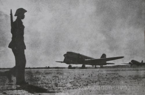 Ngày 1/2/1956, máy bay ta thay thế máy bay Pháp chuyên chở Ủy ban quốc tế trên miền Bắc.