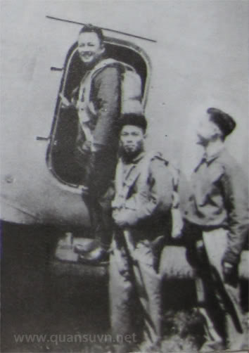 Tập nhảy dù tại Tiệp Khắc.