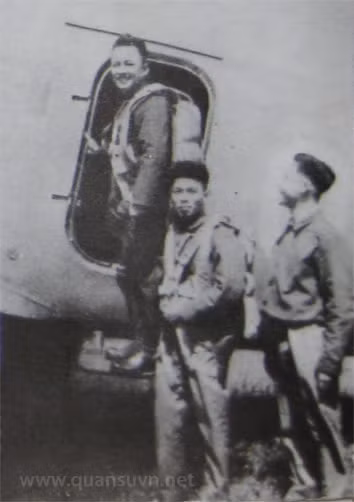 Tập nhảy dù tại Tiệp Khắc.