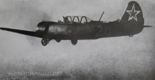 Tại trường Không quân Xô-viết, các học viên Việt Nam luôn được khen ngợi về tính hiếu học, thông minh, dũng cảm và tự tin. Đồng chí Văn Bình được phê chuẩn bay đơn đầu tiên của khóa huấn luyện YAK-18.