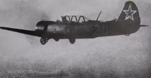 Tại trường Không quân Xô-viết, các học viên Việt Nam luôn được khen ngợi về tính hiếu học, thông minh, dũng cảm và tự tin. Đồng chí Văn Bình được phê chuẩn bay đơn đầu tiên của khóa huấn luyện YAK-18.