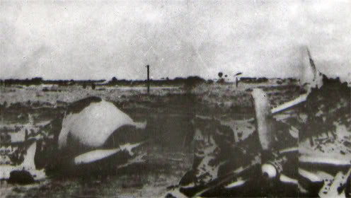 Trước khi rút lui, quân Pháp đã làm cho sân bay Gia Lâm và Cát Bi tê liệt.