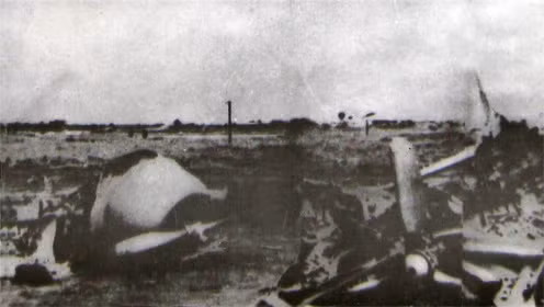 Trước khi rút lui, quân Pháp đã làm cho sân bay Gia Lâm và Cát Bi tê liệt.